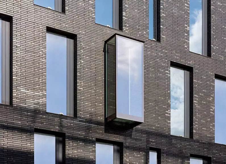 Erkerfenster in einem Haus in der Mykhailivskya-Straße, Kyiv, Ukraine