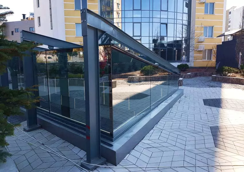 Kuppelüberdachung des Einkaufszentrums Smart Plaza Polytech, Kyiv, Ukraine