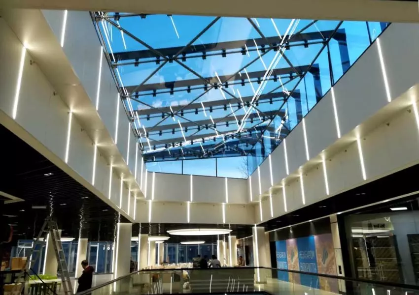 Kuppelüberdachung des Einkaufszentrums Smart Plaza Polytech, Kyiv, Ukraine