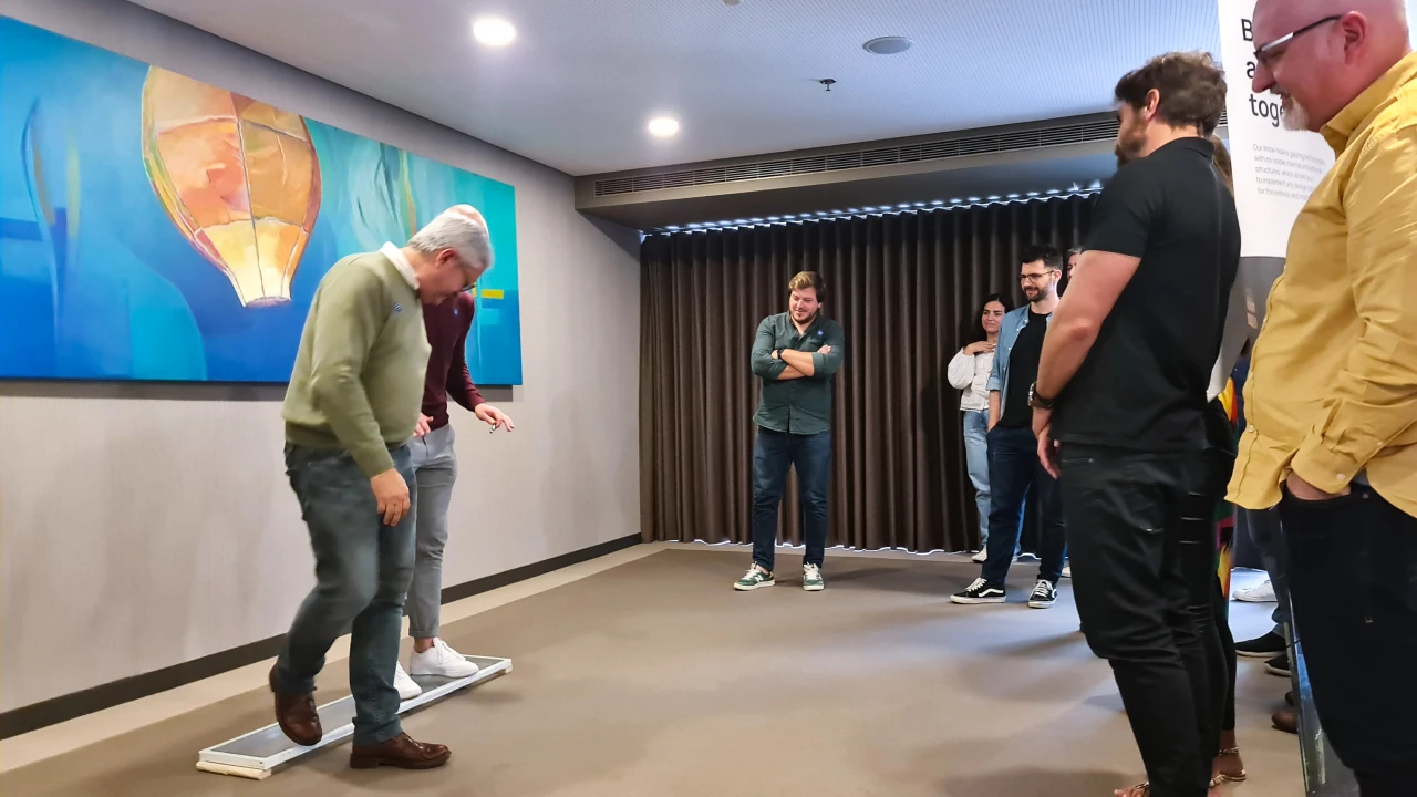 Checking the load of a double-glazed window