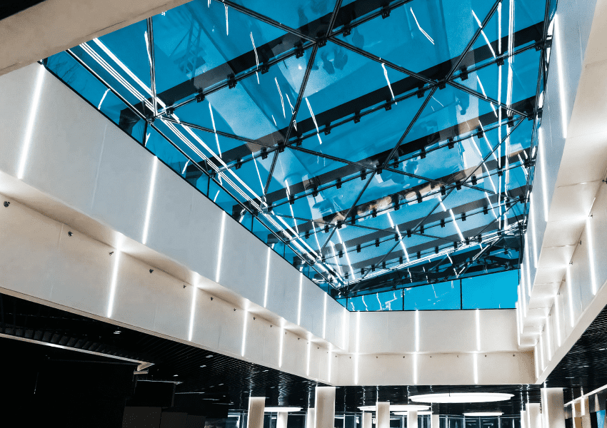 Kuppelüberdachung des Einkaufszentrums Smart Plaza Polytech, Kyiv, Ukraine