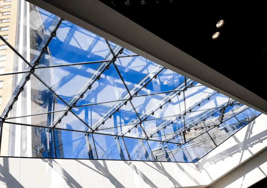 Kuppelüberdachung des Einkaufszentrums Smart Plaza Polytech, Kyiv, Ukraine