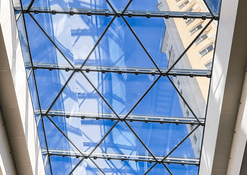 Kuppelüberdachung des Einkaufszentrums Smart Plaza Polytech, Kyiv, Ukraine