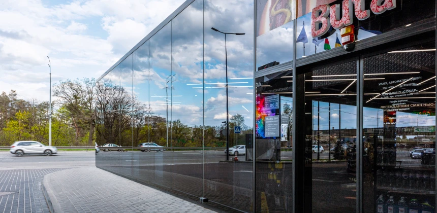 Fassade der Tankstelle
