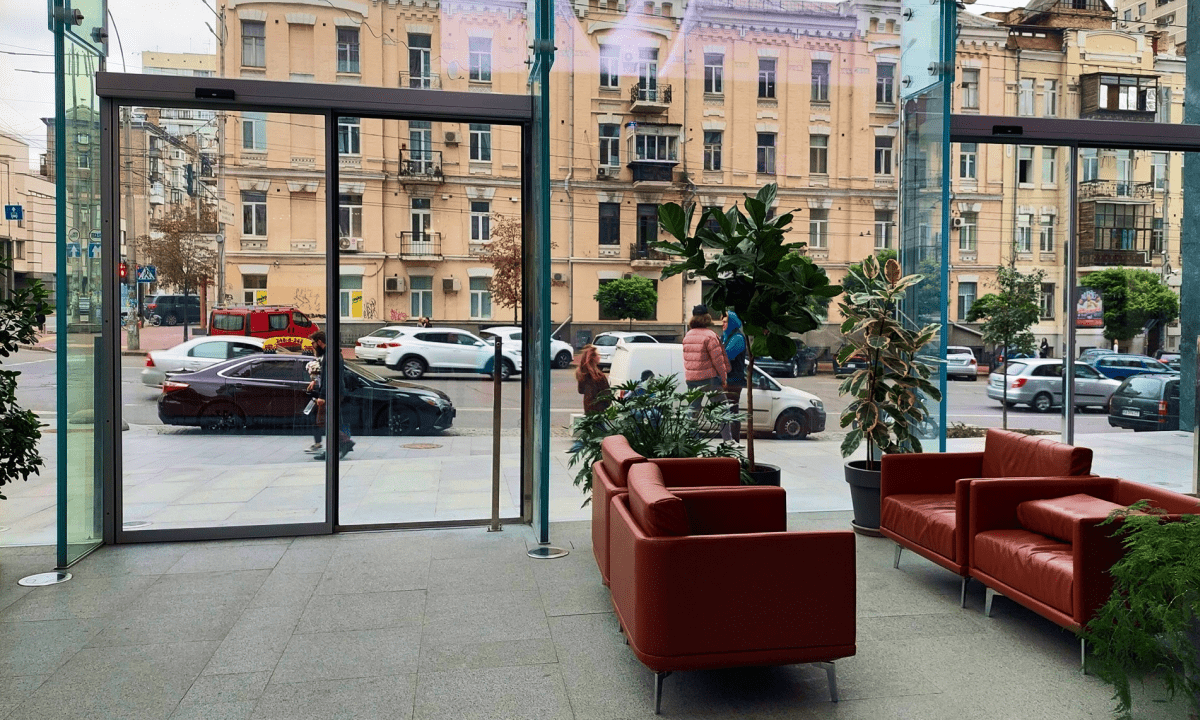 Вхідна група